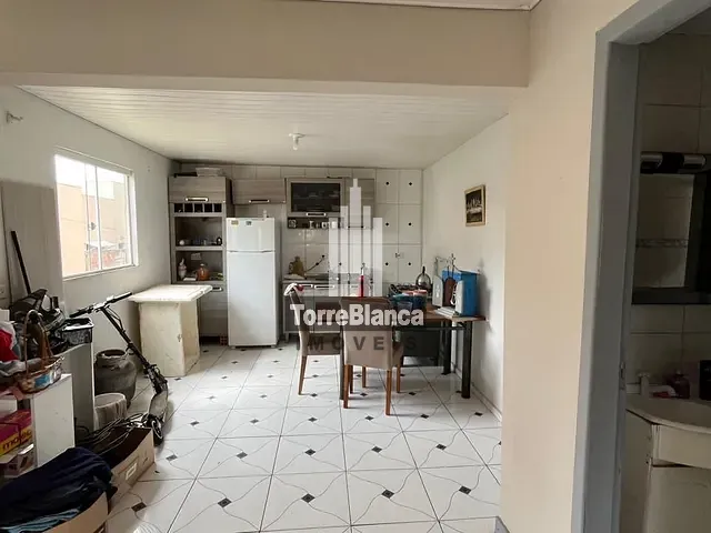 Casa com 694m² 4 quartos e 2 banheiros, à venda, no bairro Uvaranas em Ponta Grossa