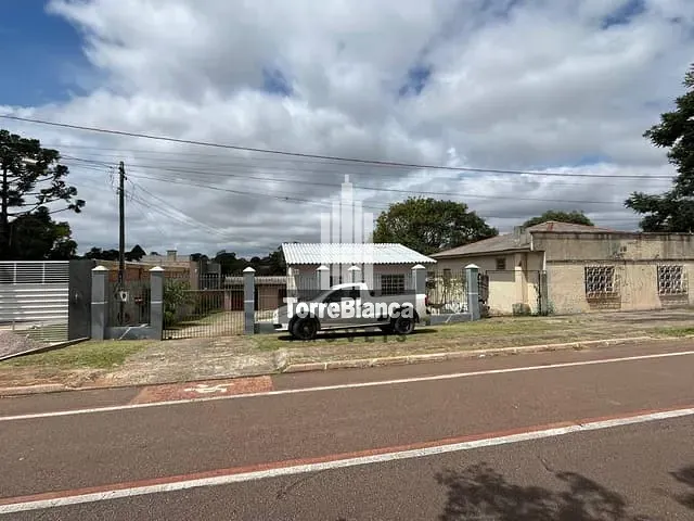 Casa com 694m² 4 quartos e 2 banheiros, à venda, no bairro Uvaranas em Ponta Grossa
