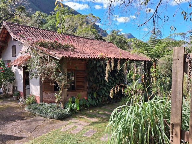 Casa com 1500m² 3 quartos e 2 banheiros, para alugar, no bairro Araras em Petrópolis