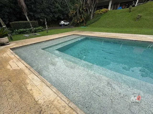 Casa com 4000m² 4 quartos e 5 banheiros, à venda, no bairro Cuiabá em Petrópolis