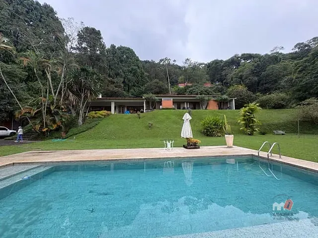 Casa com 4000m² 4 quartos e 5 banheiros, à venda, no bairro Cuiabá em Petrópolis