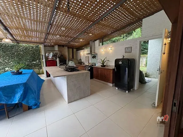 Casa com 4000m² 4 quartos e 5 banheiros, à venda, no bairro Cuiabá em Petrópolis