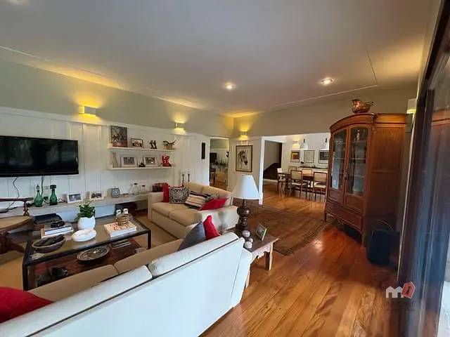 Casa com 4000m² 4 quartos e 5 banheiros, à venda, no bairro Cuiabá em Petrópolis
