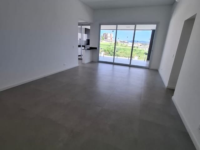 Casa com 451m² 3 quartos e 5 banheiros, à venda, no bairro Condomínio Residencial Colinas do Paratehy em São José dos Campos