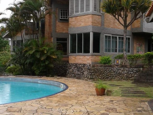 Casa com 1900m² 4 quartos e 4 banheiros, para alugar, no bairro Condomínio Refúgio dos Pinheiros em Itapevi