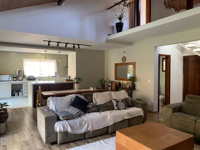 Casa 4 quartos e 4 banheiros, à venda, no bairro Nogueira em Petrópolis