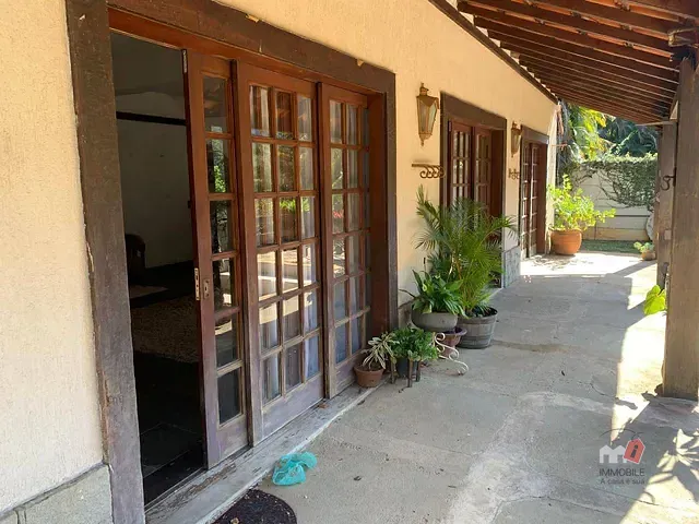 Casa 4 quartos e 4 banheiros, à venda, no bairro Nogueira em Petrópolis