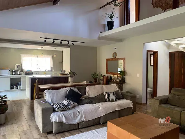 Casa 4 quartos e 4 banheiros, à venda, no bairro Nogueira em Petrópolis