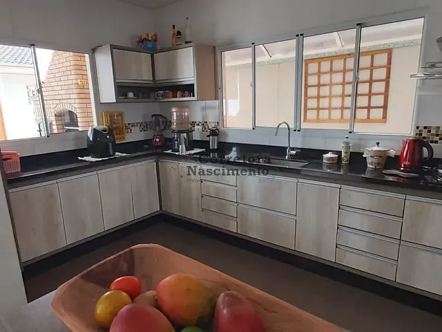 Casa com 250m² 3 quartos e 2 banheiros, à venda, no bairro Villa Branca em Jacareí