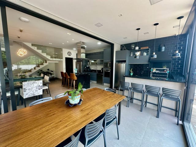 Casa com 422m² 3 quartos e 5 banheiros, à venda, no bairro Tamboré em Santana de Parnaíba