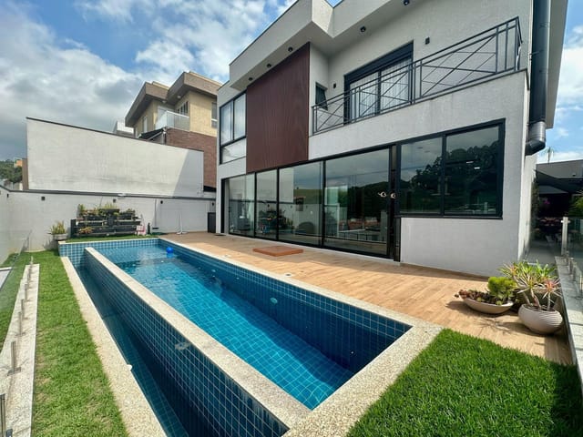 Casa com 422m² 3 quartos e 5 banheiros, à venda, no bairro Tamboré em Santana de Parnaíba