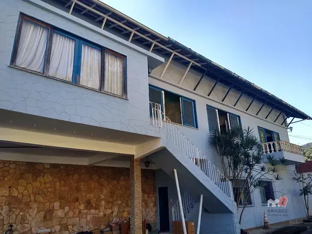Casa 4 quartos e 3 banheiros, à venda, no bairro Mosela em Petrópolis