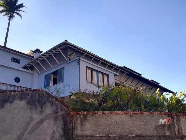 Casa 4 quartos e 3 banheiros, à venda, no bairro Mosela em Petrópolis