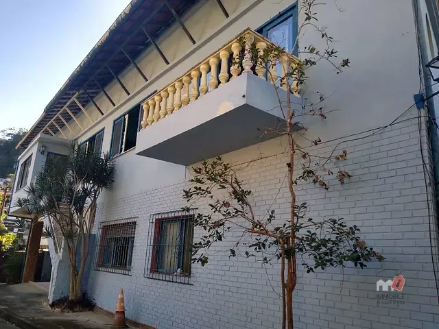 Casa 4 quartos e 3 banheiros, à venda, no bairro Mosela em Petrópolis