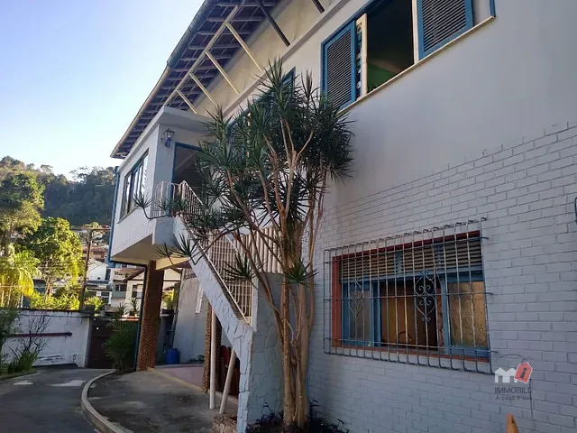 Casa 4 quartos e 3 banheiros, à venda, no bairro Mosela em Petrópolis