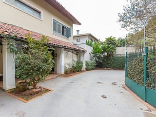 Foto do Casa-Casa tipo para venda em Alto de Pinheiros com 4 quartos, sendo 2 suítes, 198m²