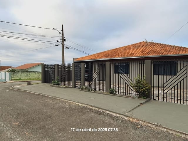 Casa à venda de esquina próximo ao centro, Ponta Grossa, PR
