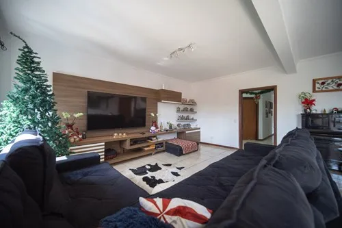 Casa no condomínio Condomínio Jardim das Flores para venda com 4 quartos, sendo 2 suítes, 290m²