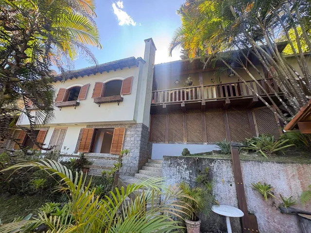 Casa com 532m² 4 quartos e 3 banheiros, à venda, no bairro São Sebastião em Petrópolis