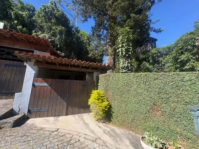 Casa com 532m² 4 quartos e 3 banheiros, à venda, no bairro São Sebastião em Petrópolis