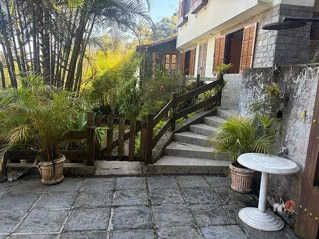 Casa com 532m² 4 quartos e 3 banheiros, à venda, no bairro São Sebastião em Petrópolis