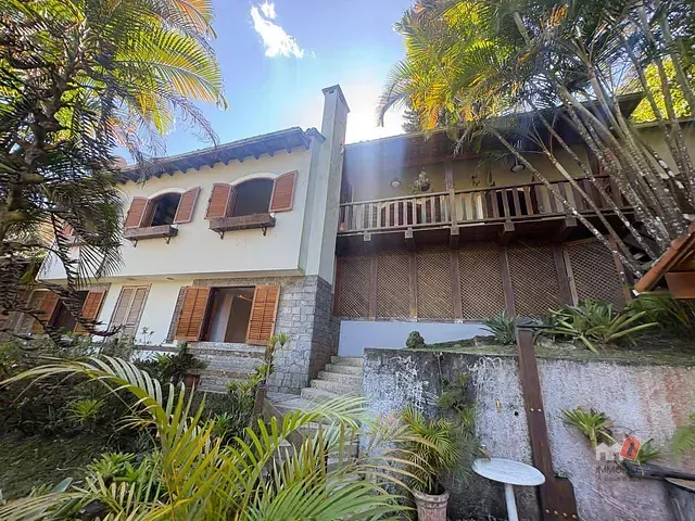 Casa com 532m² 4 quartos e 3 banheiros, à venda, no bairro São Sebastião em Petrópolis
