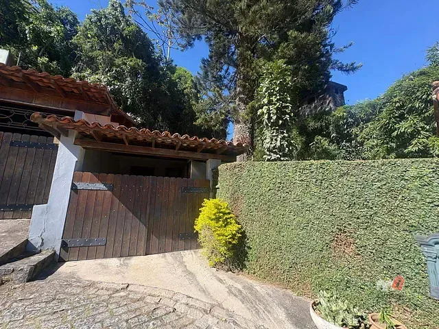 Casa com 532m² 4 quartos e 3 banheiros, à venda, no bairro São Sebastião em Petrópolis