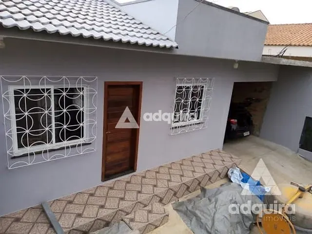 Casa 2 quartos e 2 banheiros, à venda, no bairro Colônia Dona Luíza em Ponta Grossa