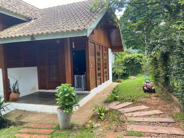 Foto do Casa - Casa estilo chalé à venda e locação — Colinas de São Fernando, Cotia/SP | Pitale Imóveis Ltda.