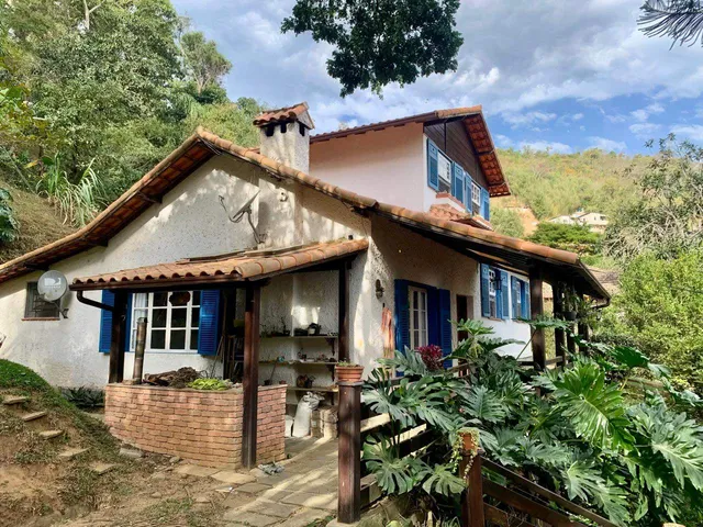 Casa com 4937m², à venda, no bairro Nogueira em Petrópolis