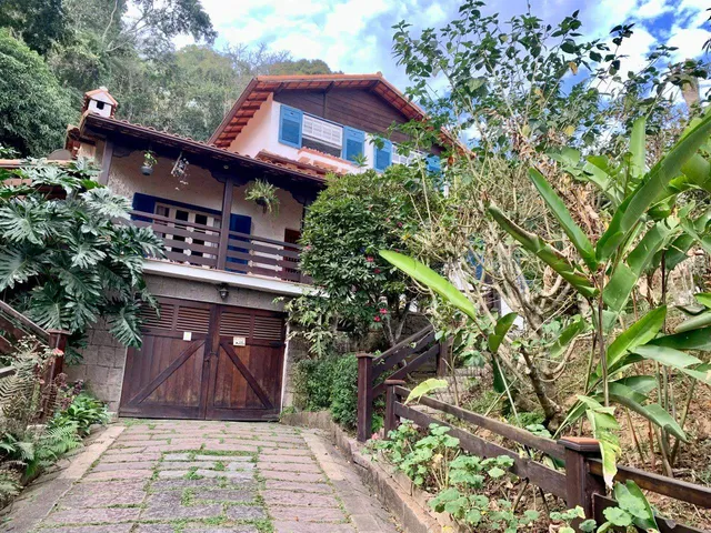 Casa com 4937m², à venda, no bairro Nogueira em Petrópolis