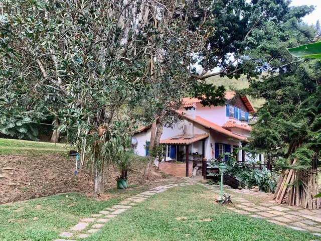 Casa com 4937m², à venda, no bairro Nogueira em Petrópolis
