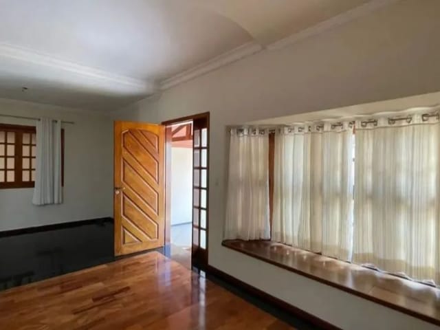 Casa com 300m² 3 quartos e 2 banheiros, à venda, no bairro Jardim San Marino em São José dos Campos