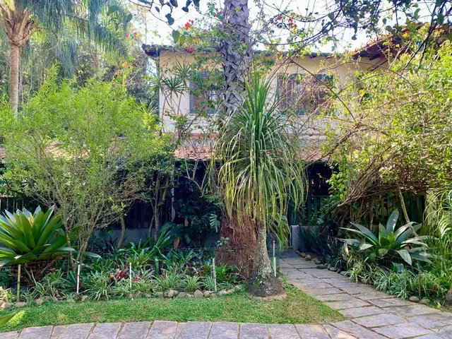 Casa com 2546m² 3 quartos e 5 banheiros, para alugar, no bairro Samambaia em Petrópolis
