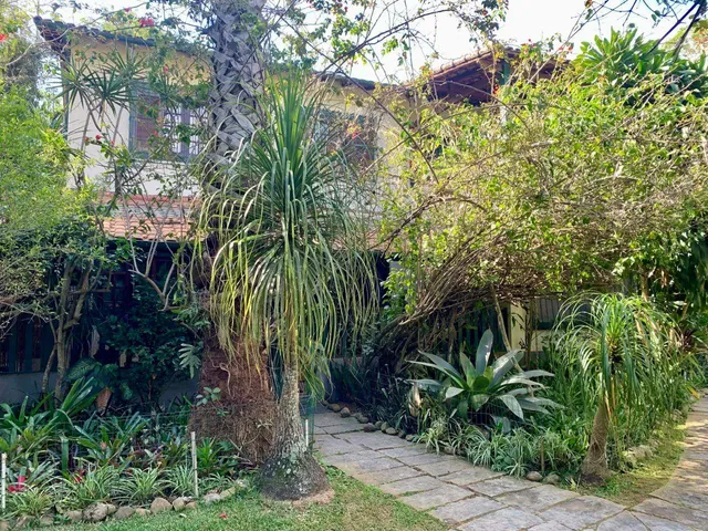 Casa com 2546m² 3 quartos e 5 banheiros, para alugar, no bairro Samambaia em Petrópolis