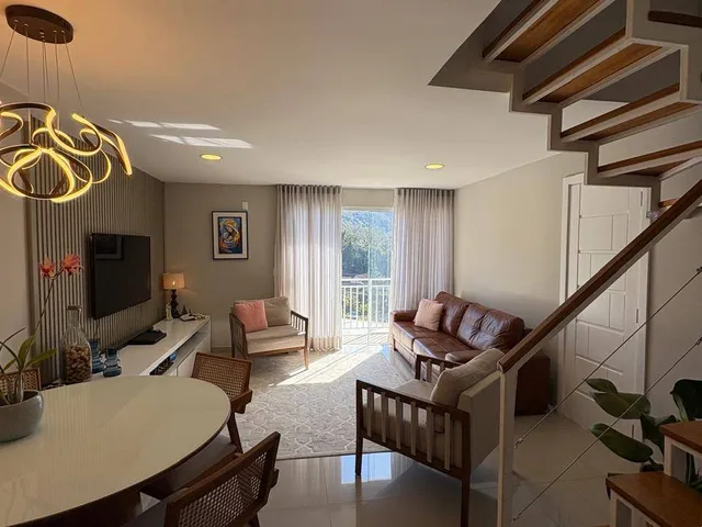 Casa 2 quartos e 2 banheiros, à venda, no bairro Duarte Silveira em Petrópolis