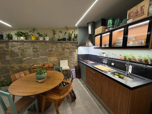 Casa 2 quartos e 2 banheiros, à venda, no bairro Duarte Silveira em Petrópolis