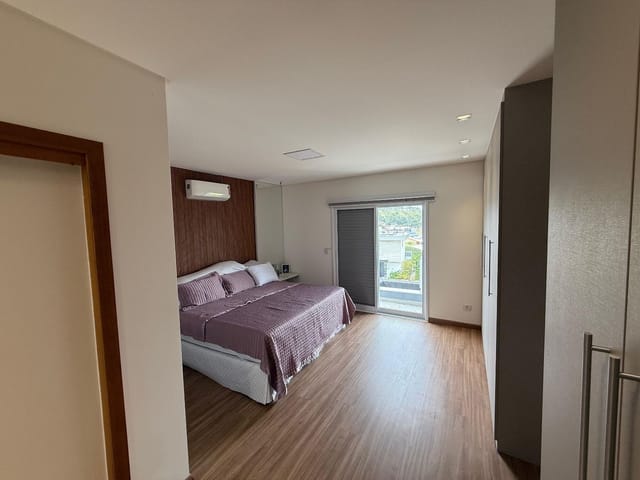 Casa com 450m² 3 quartos e 4 banheiros, à venda ou para alugar, no bairro Condomínio Residencial Alphaville em São José dos Campos