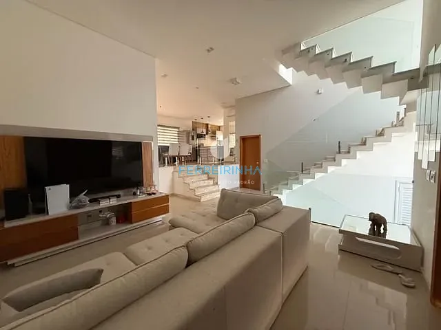 Casa com 450m² 3 quartos e 4 banheiros, à venda ou para alugar, no bairro Condomínio Residencial Alphaville em São José dos Campos