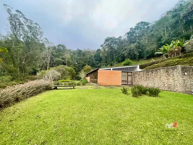 Casa com 6754m² 4 quartos e 3 banheiros, à venda, no bairro Cuiabá em Petrópolis