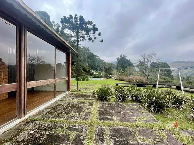 Casa com 6754m² 4 quartos e 3 banheiros, à venda, no bairro Cuiabá em Petrópolis