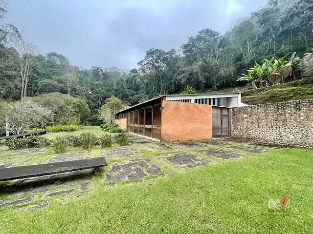 Casa com 6754m² 4 quartos e 3 banheiros, à venda, no bairro Cuiabá em Petrópolis