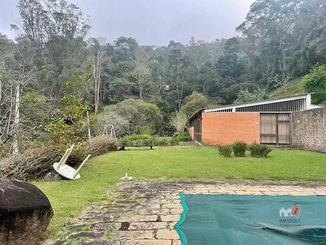 Casa com 6754m² 4 quartos e 3 banheiros, à venda, no bairro Cuiabá em Petrópolis
