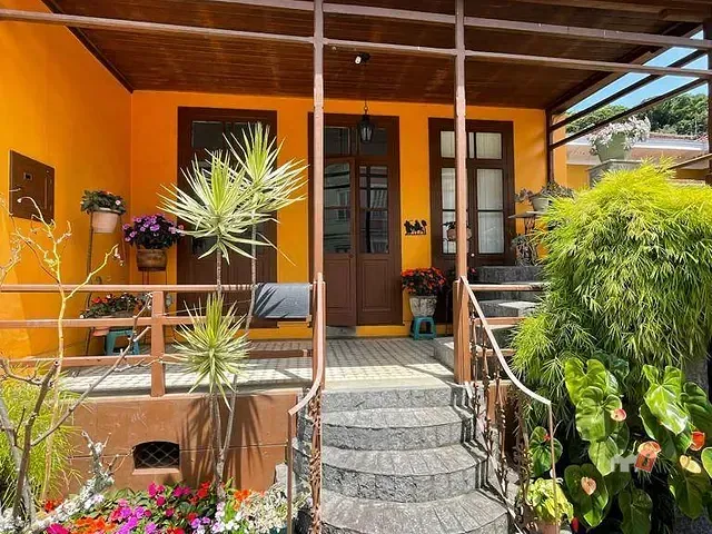 Casa com 600m² 6 quartos e 2 banheiros, para alugar, no bairro Morin em Petrópolis