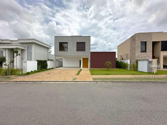 Casa com 510m² 4 quartos e 5 banheiros, à venda ou para alugar, no bairro Granja Viana em Carapicuíba