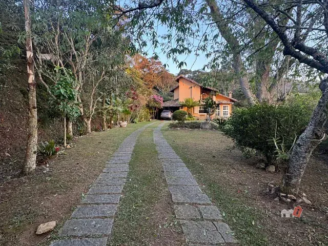Casa com 1122m² 4 quartos e 3 banheiros, à venda, no bairro Cuiabá em Petrópolis