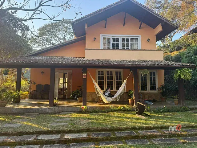 Casa com 1122m² 4 quartos e 3 banheiros, à venda, no bairro Cuiabá em Petrópolis