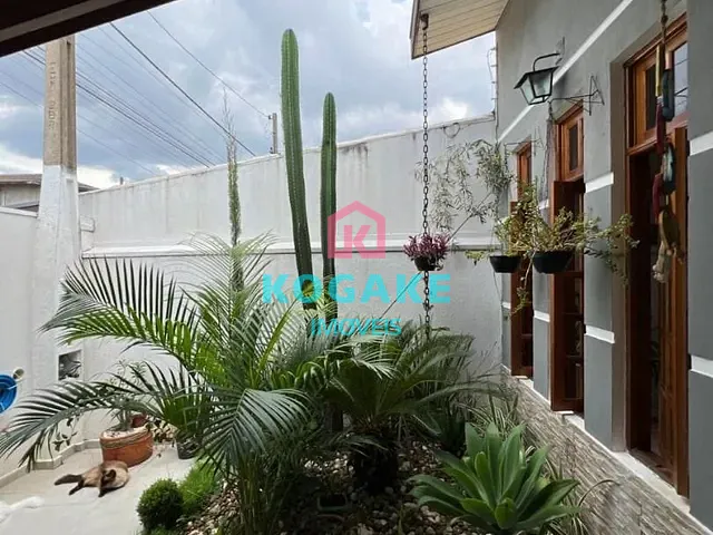 Casa com 140m² 3 quartos e 2 banheiros, à venda, no bairro Vila Branca em Jacareí