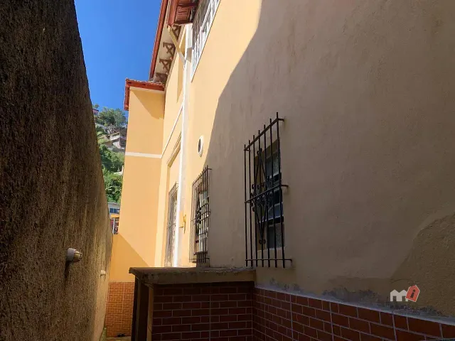 Casa à venda, no bairro Centro em Petrópolis