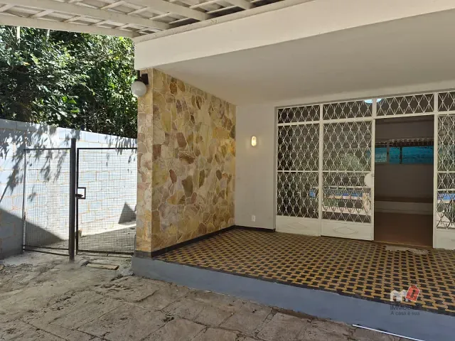 Casa 4 quartos e 2 banheiros, para alugar, no bairro Araras em Petrópolis